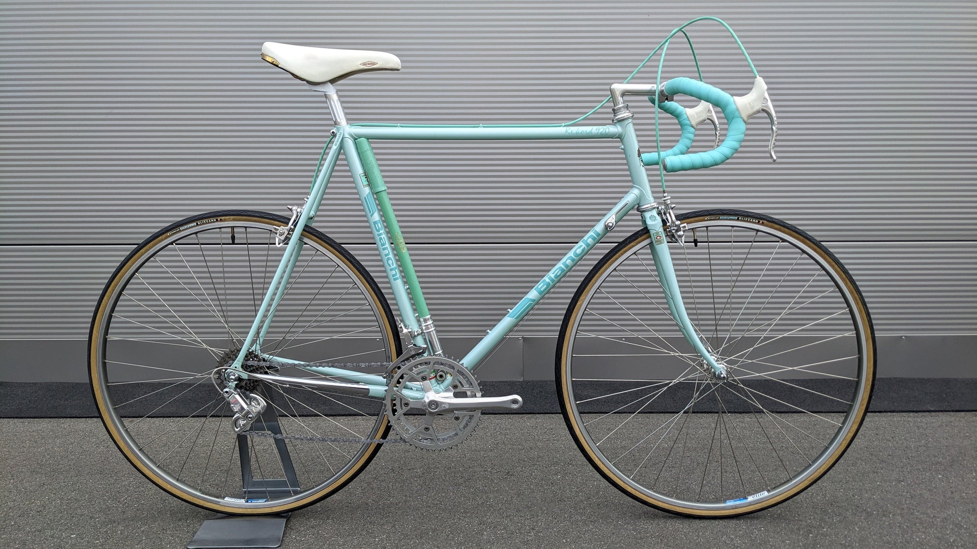 bianchi rennrad klassiker Bianchi Rekord 920 Campagnolo Victory Vintage Rennrad 1986 – Goldensteelcycles