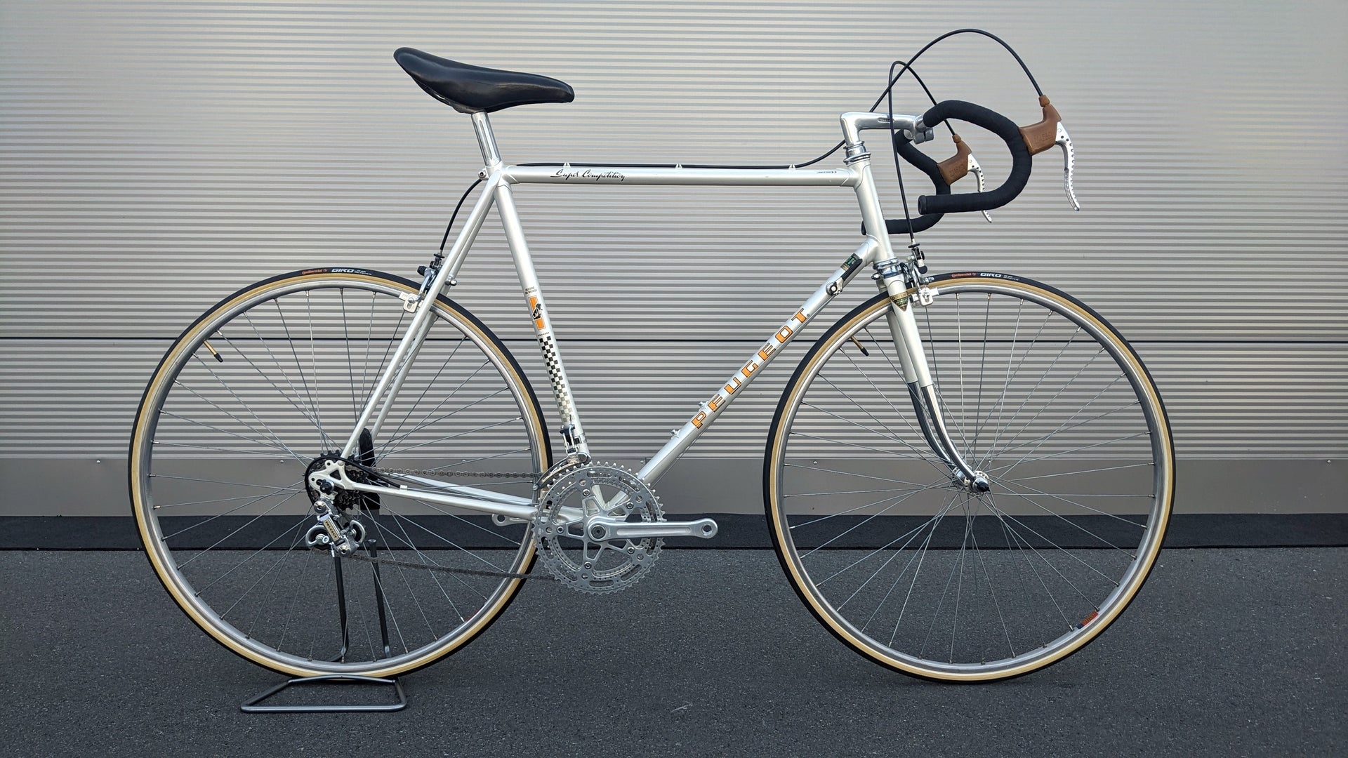 Una Bicicleta Clasica Bici Carrera Antigua Peugeot PV10 Bicicleta