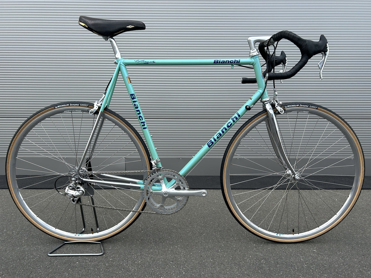90s bianchi road bike Reparto Corse Campagnolo Veloce Vintage 1990s color:white DR. Doc MARTENS Kiev Color:Classic Camo